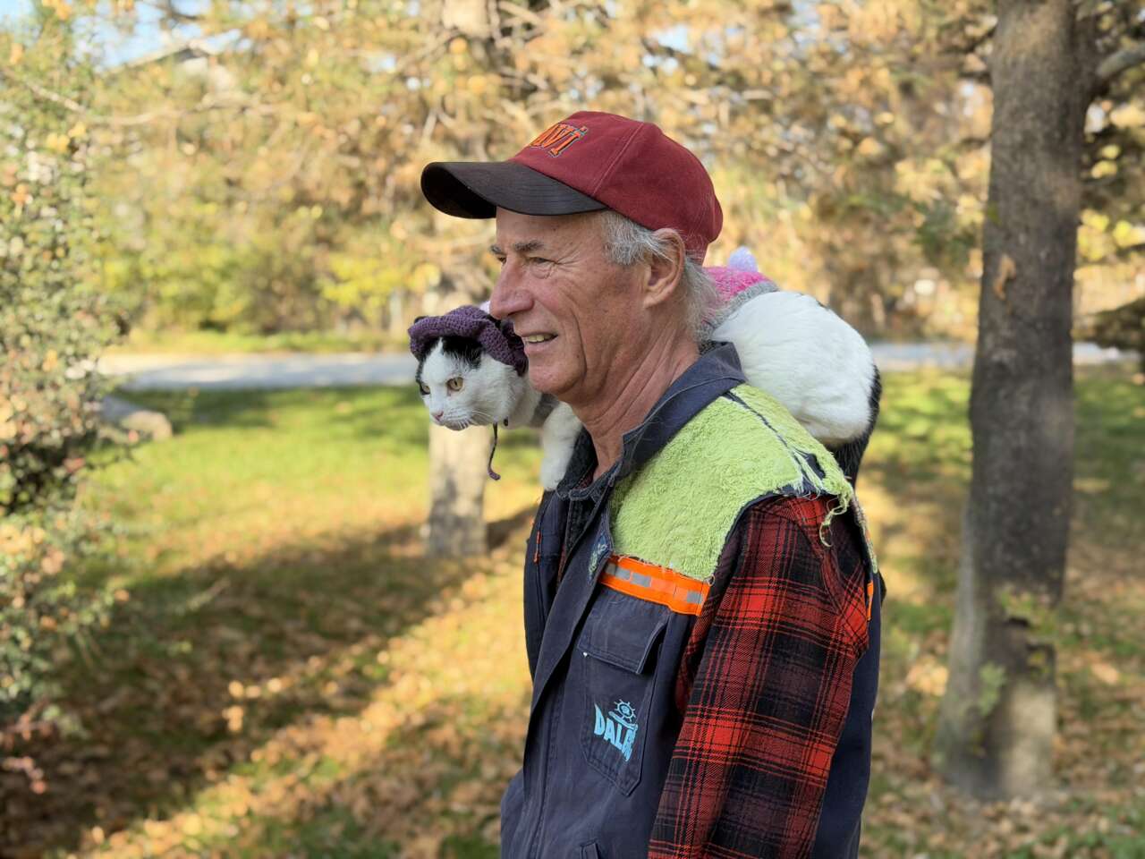 Omzundaki kediyle 65 şehir gezdi! Konya rotasından sonra şimdi Selanik’i hedefliyor 8